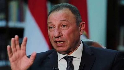 الخطيب يخضع للكشف الطبي بمعرفة الطبيب الألماني