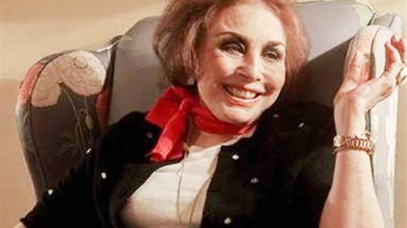 تكريم النجمة لبني