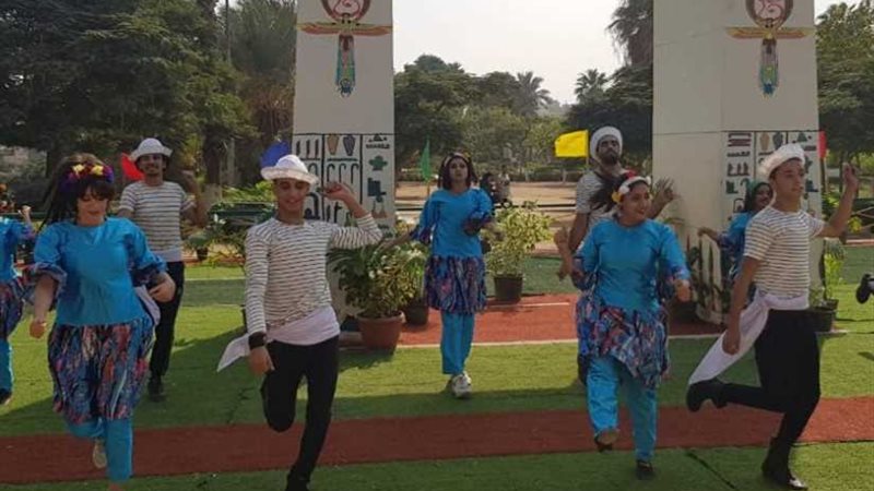 عروض فنية بالحديقة