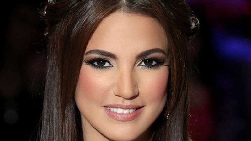 درة تعبر عن سعادتها