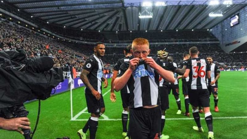 نيوكاسل يفوز علي