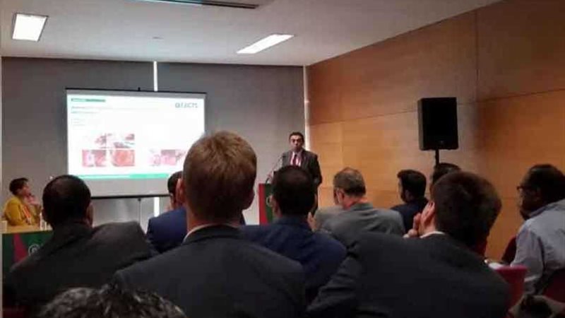 أستاذ بجامعة أسيوط