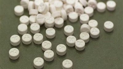 إحباط تهريب أقراص ومواد مخدرة بمطار برج العرب