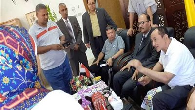 تدريب طلاب جامعة العريش على المهن والحرف اليدوية