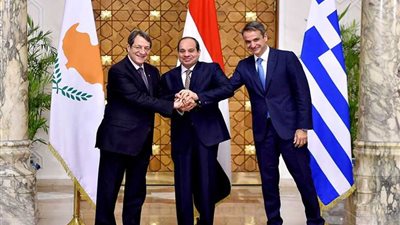 موجز الرابعة.. انطلاق أعمال القمة الثلاثية السابعة بين مصر وقبرص واليونان.. ورئيس الوزراء يلقي بيان الحكومة أمام البرلمان