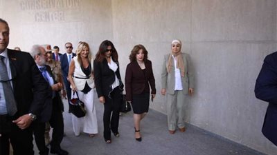 قرينة رئيس الوزراء اليوناني تزور المتحف المصري الكبير