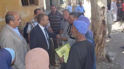 حملات نظافة وإزالات مكثفة بقرى المنيا ورئيس أبوقرقاص يتابع تظلمات التموين ببني موسى