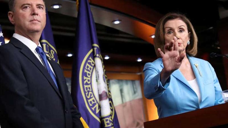 بيلوسي تتهم البيت