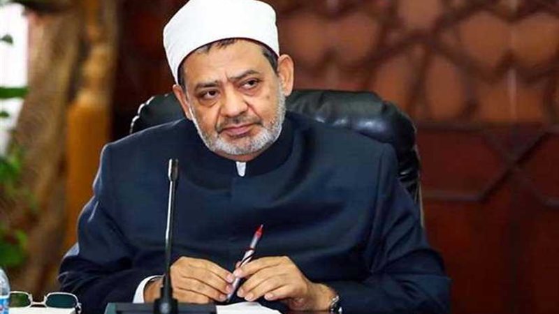 الإمام الأكبر يعزي