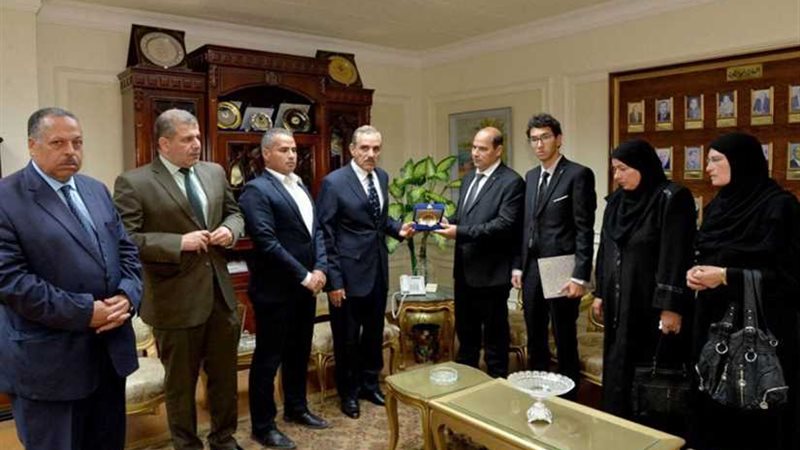 محافظ أسيوط يستقبل