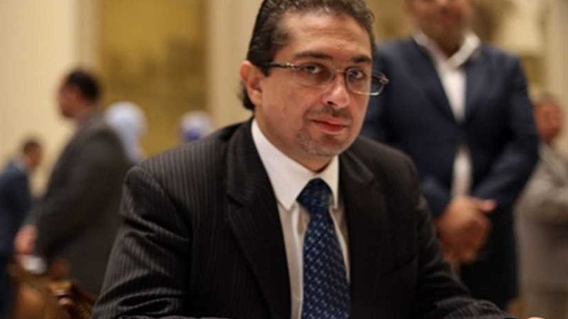 برلماني يطالب الوزارات