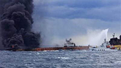 الشركة المالكة للناقلة الإيرانية: الانفجار قد يكون بسبب ضربات صاروخية