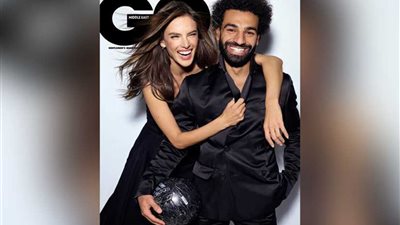 تعرف على البرازيلية التي احتضنت محمد صلاح