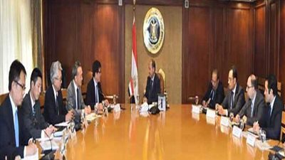 وزير الصناعة يبحث مع وفد شركة تويوتا خطتها للتوسع بالسوق المصري