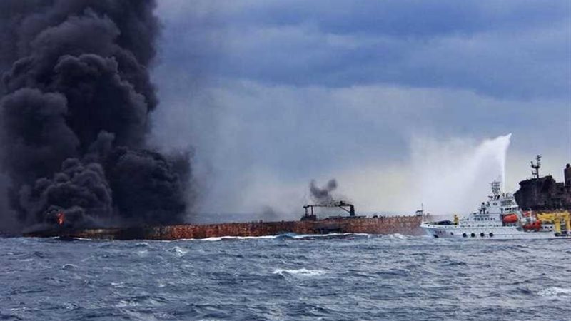 انفجار بناقلة إيرانية