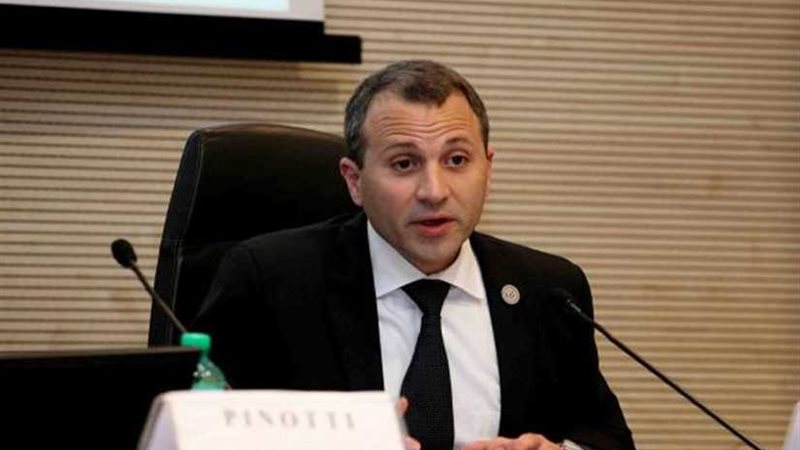 لبنان يطالب بعقد