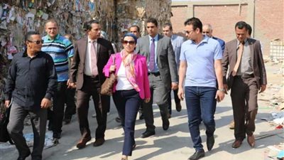 جولة مفاجئة لوزيرة البيئة بالمنطقة الصناعية بالفيوم