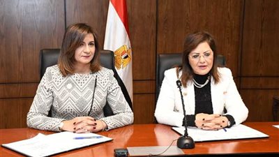 وزيرتا الهجرة والتخطيط بصحبة وفد المستثمرين المصريين بالخارج فى محور قناة السويس