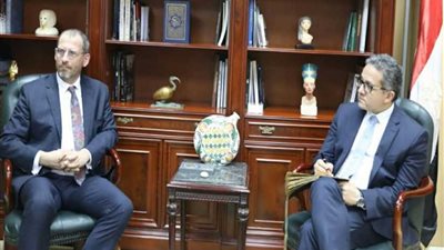 وزير الآثار يبحث مع سفير بولندا بالقاهرة تعزيز التعاون بين البلدين