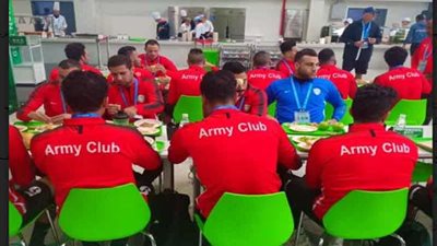 شاهد الفراعنة العسكري أثناء تناولهم وجبه الإفطار بعد إنهاء تدريبهم الأول بالصين استعدادًا للمونديال