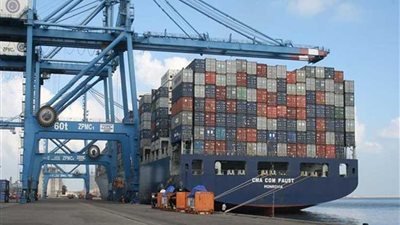 ميناء دمياط يستقبل 13 سفينة للحاويات والبضائع العامة خلال الساعات الـ 24 الماضية