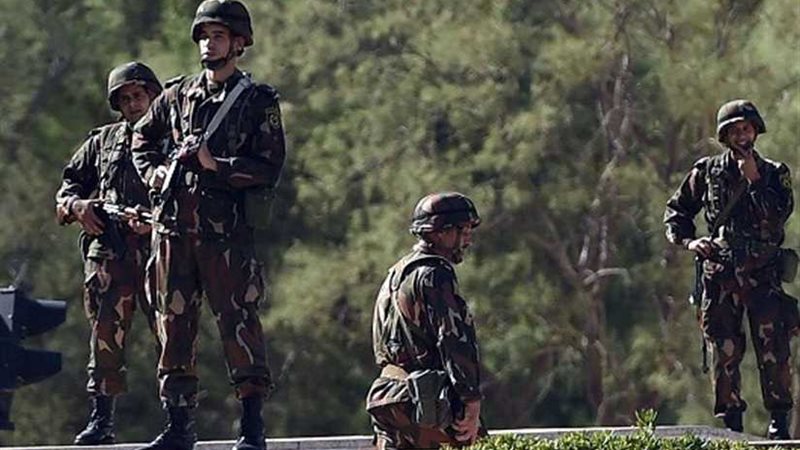 الجيش الجزائري يلقي