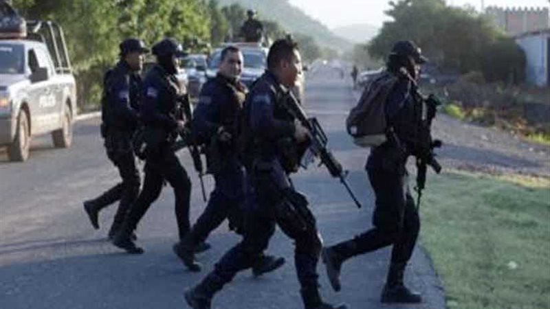 مقتل وإصابة 22 شرطيا