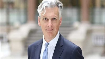 السفير البريطاني بالقاهرة يشيد بجهود مصر للنهوض بملف المرأة