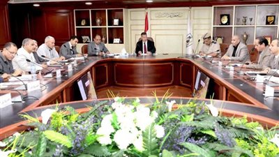 الموافقة على 827 طلب وتحرير 156 عقد تقنين لأراضي أملاك دولة ببني سويف