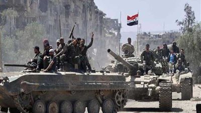 المرصد: الجيش السوري يسيطر علي مطار الطبقة.. ويتجه نحو مدينة عين العرب