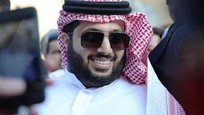 تركي آل الشيخ يعرض البروفة الأخيرة للبوليفارد والنافورة الراقصة (فيديو)