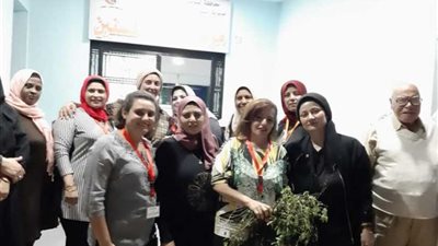 المصريين الأحرار بالسويس يزور مركز رعاية صحة المسنين