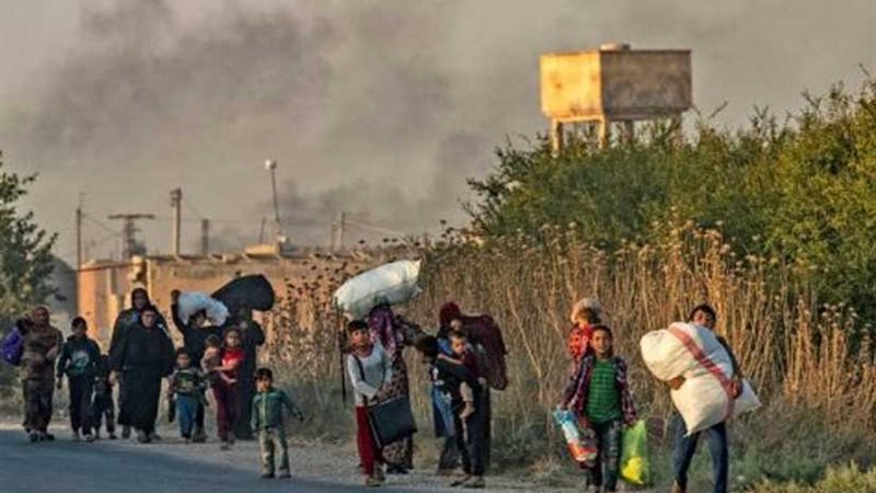 نزوح 300 ألف مدني