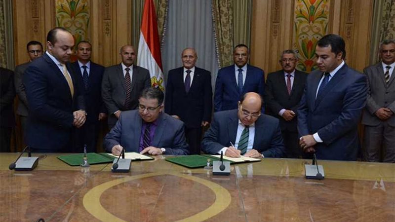  العصار  يشهد توقيع