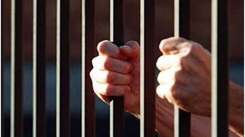 حبس عاطلين لحيازتهما