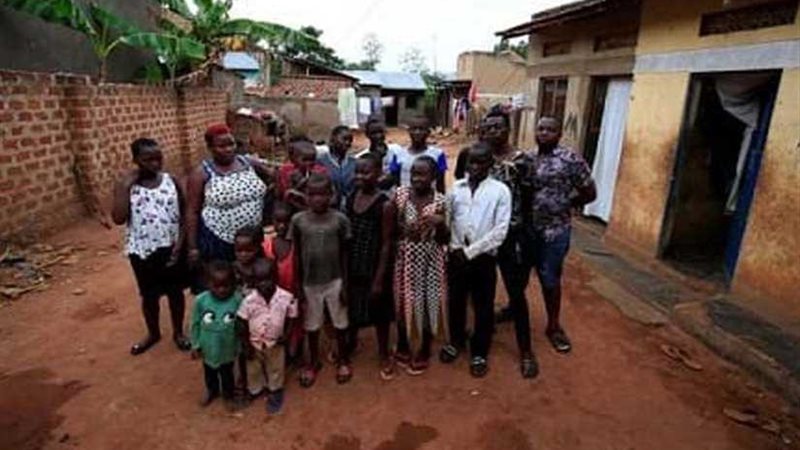 أنجبت 44 طفلا. .