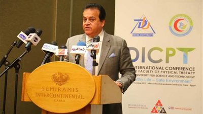 وزير التعليم العالي يفتتح مؤتمر كلية العلاج الطبيعي بجامعة الدلتا