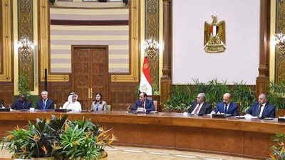 موجز الرابعة: الرئيس السيسي يستقبل رؤساء المحاكم الدستورية العليا.. وقناة السويس تشهد عبور أكبر سفينة حاويات في العالم