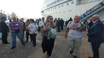 ميناء الإسكندرية يستقبل سفينة قبرصية على متنها 500 سائح ..بعد توقف10 سنوات