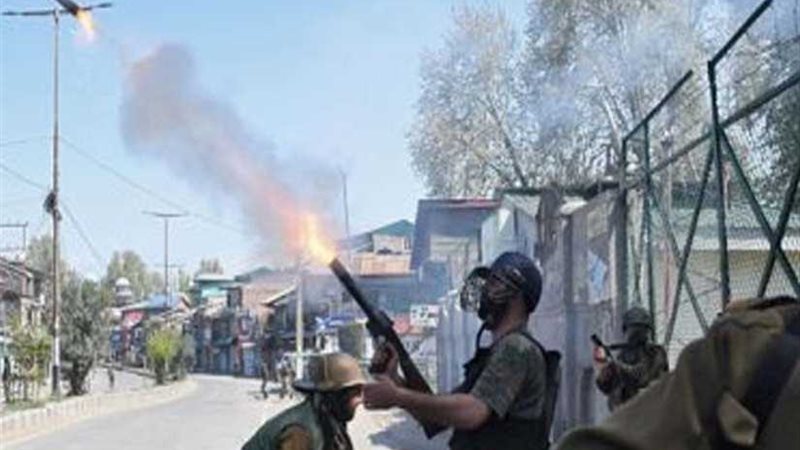 مقتل وإصابة 15 مدنيا