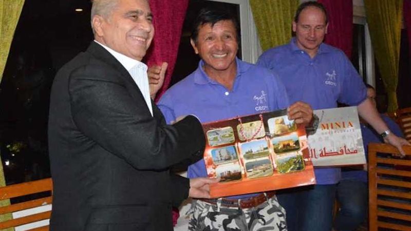 محافظ المنيا يلتقي