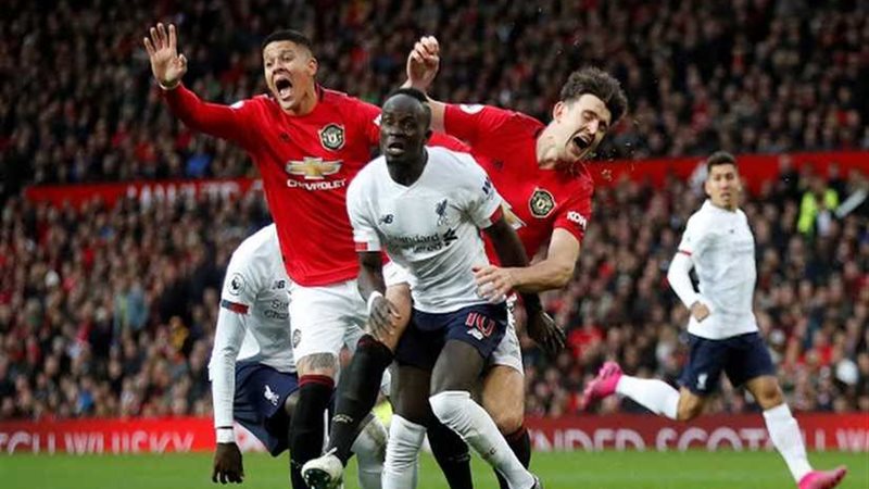 مانشستر يونايتد يتقدم