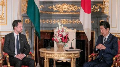 ولي العهد الأردني يبحث مع رئيس الوزراء الياباني العلاقات الثنائية