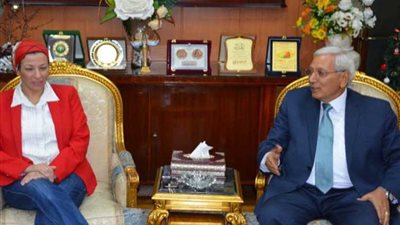 وزيرة البيئة تصل الدقهلية لمتابعة أزمة مصنع سماد طلخا