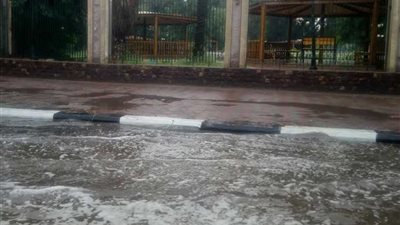 بالصور المياه الأمطار تغرق شوارع القاهرة وزحام مروري