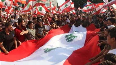تظاهرات لبنان تدخل يومها الخامس..ومحتجون يدعون لـ