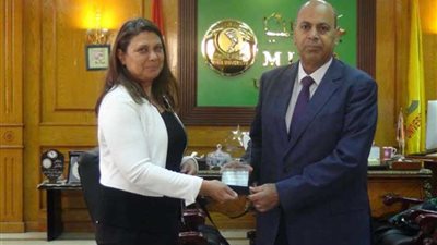 الجامعة الأمريكية تعلن مركز التطوير المهني بجامعة المنيا الأفضل