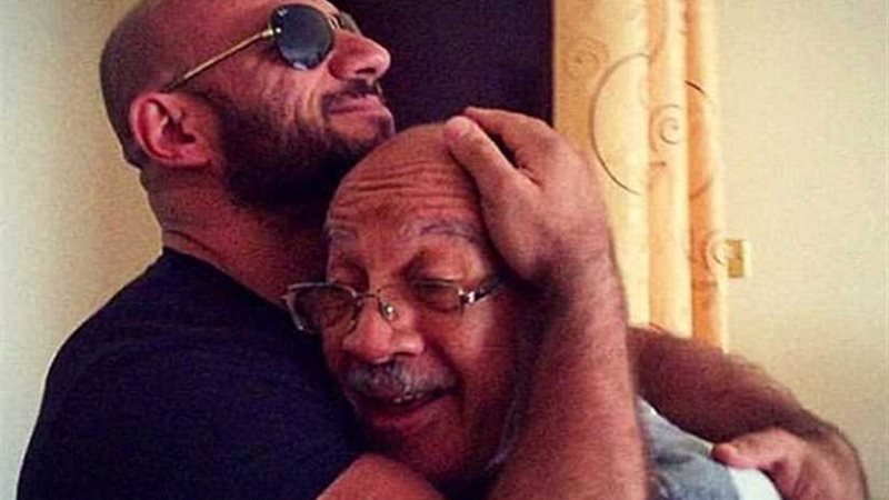 أحمد مكي ينشر أول