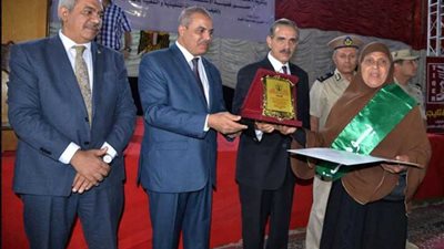 محافظ أسيوط يشهد احتفالية نادي هيئة تدريس جامعة الأزهر لتكريم أسر الشهداء