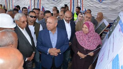 وزير النقل يتفقد أعمال إنشاء كوبري 